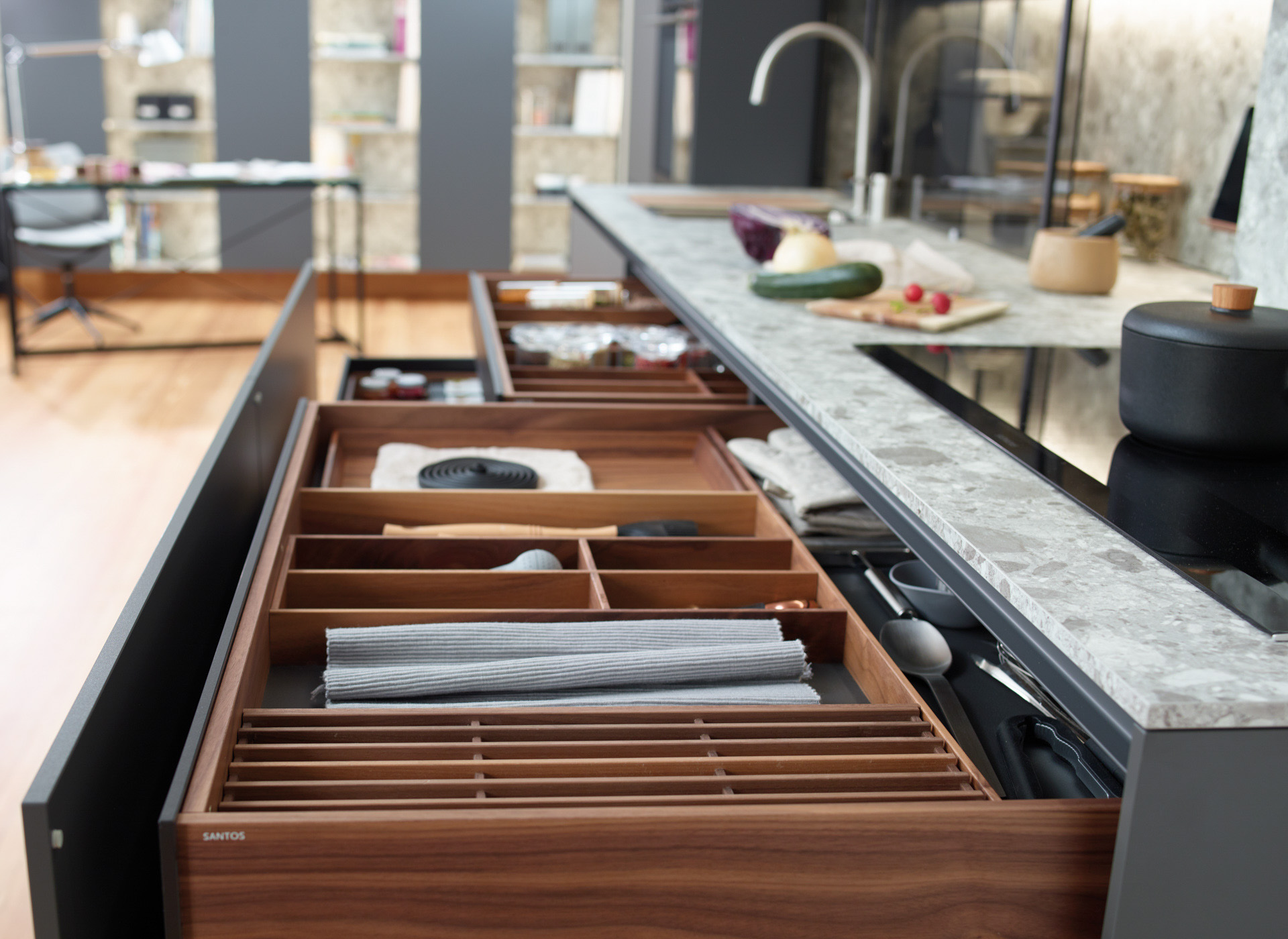 5 propuestas de Cocinas Santos para multiplicar el espacio de tu cocina