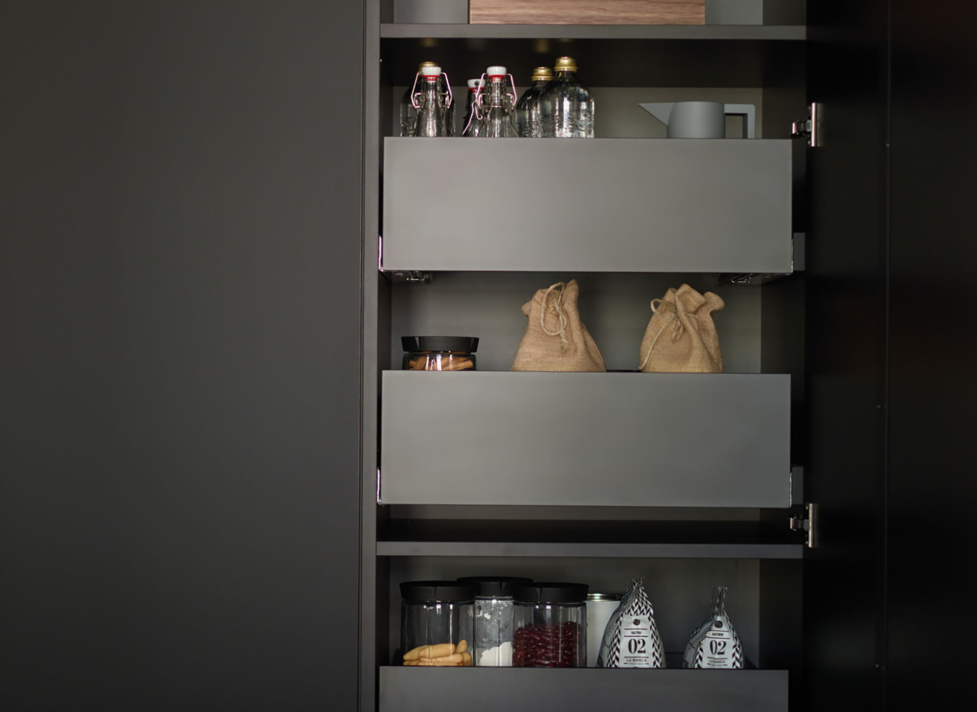 Soluciones para maximizar el espacio de almacenamiento en la cocina