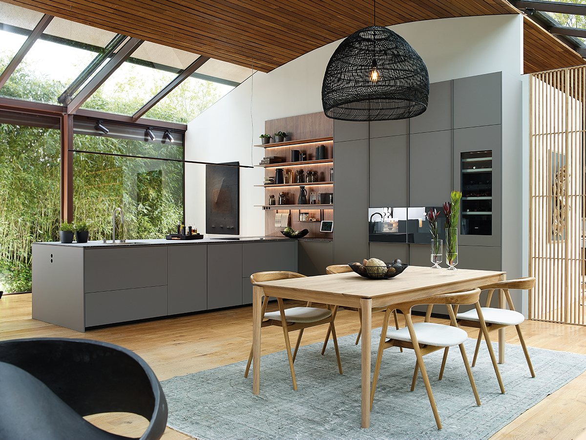 Gris y madera en la cocina, una combinación ganadora