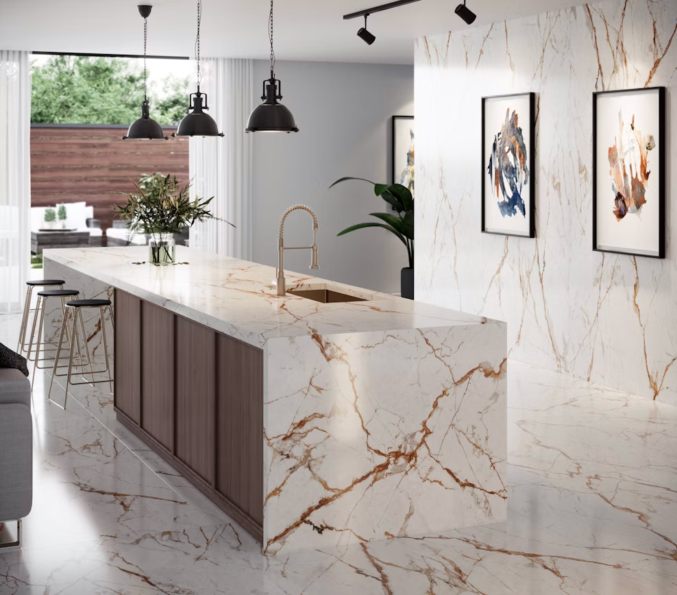 Superficie marmórea Dekton Onirika Awake en cocina abierta