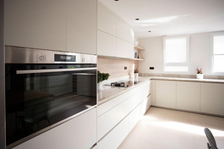 Cocina Santos en color blanco. Diseño: Misura Studio