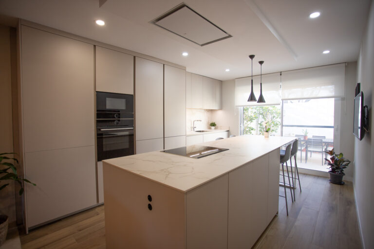 Una cocina Santos luminosa