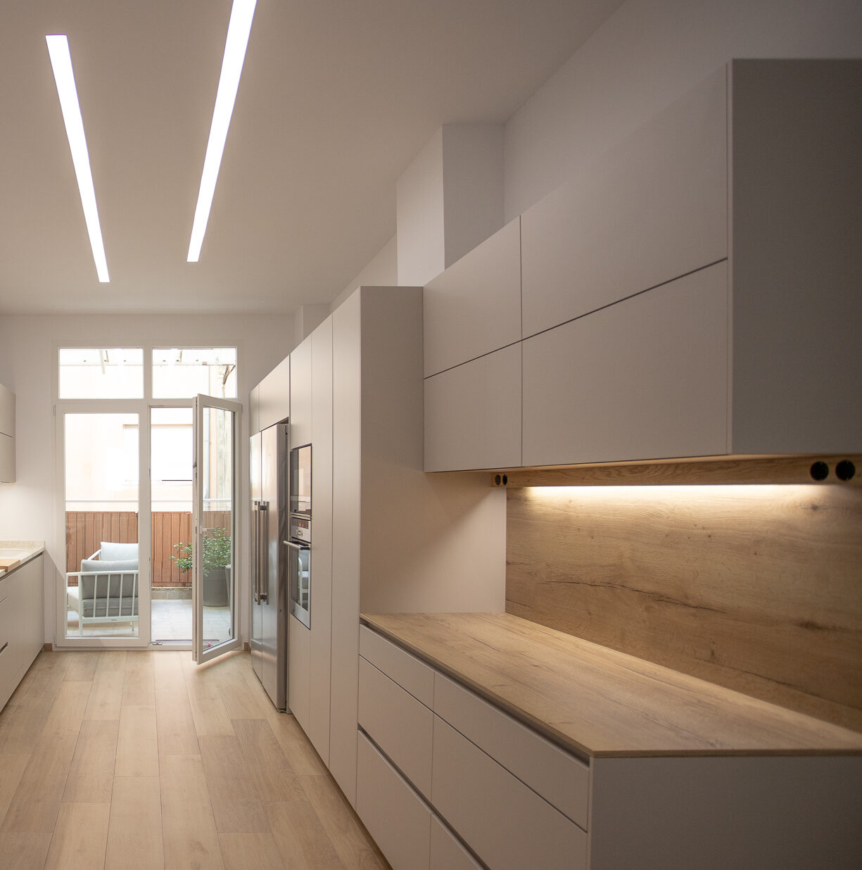 Cocinas en Alicante: diseño contemporáneo en una vivienda modernista única